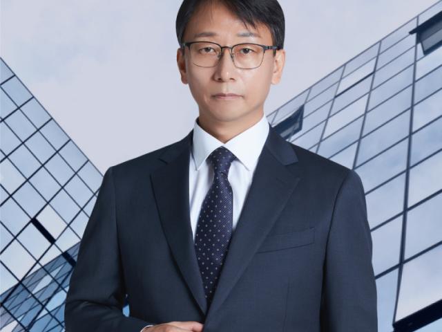 부장검사 역임 천기홍 대표변호사